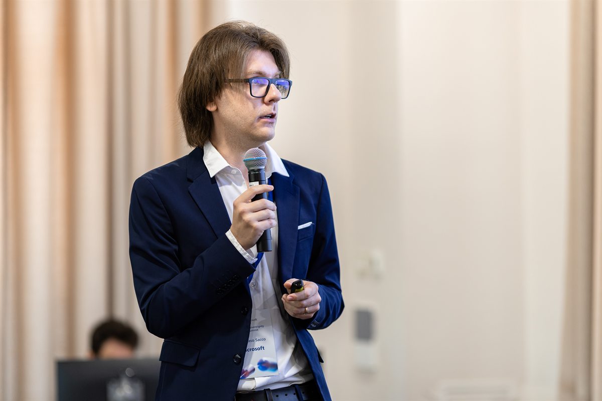 Tommaso Sacco speaking at a Microsoft event