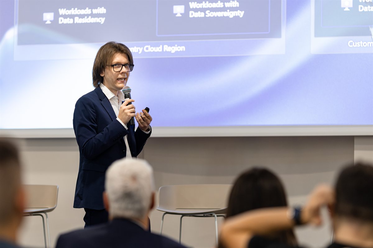 Tommaso Sacco speaking at a Microsoft event