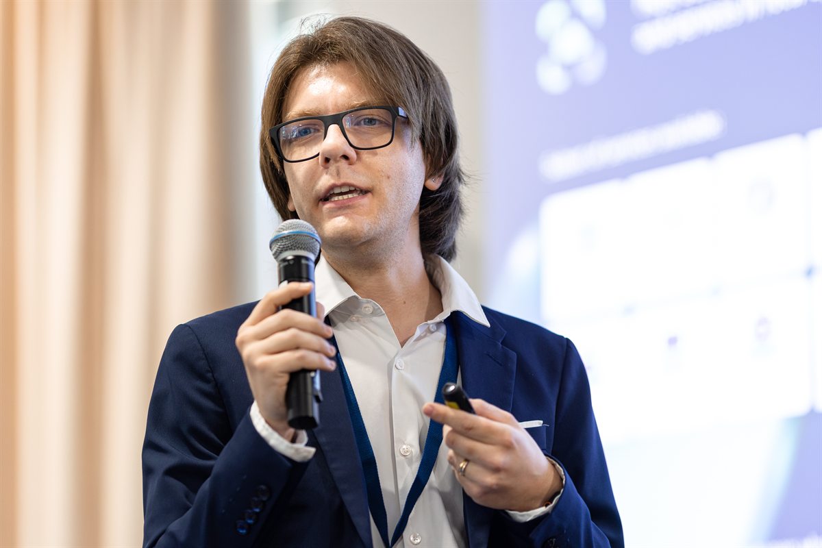 Tommaso Sacco speaking at a Microsoft event