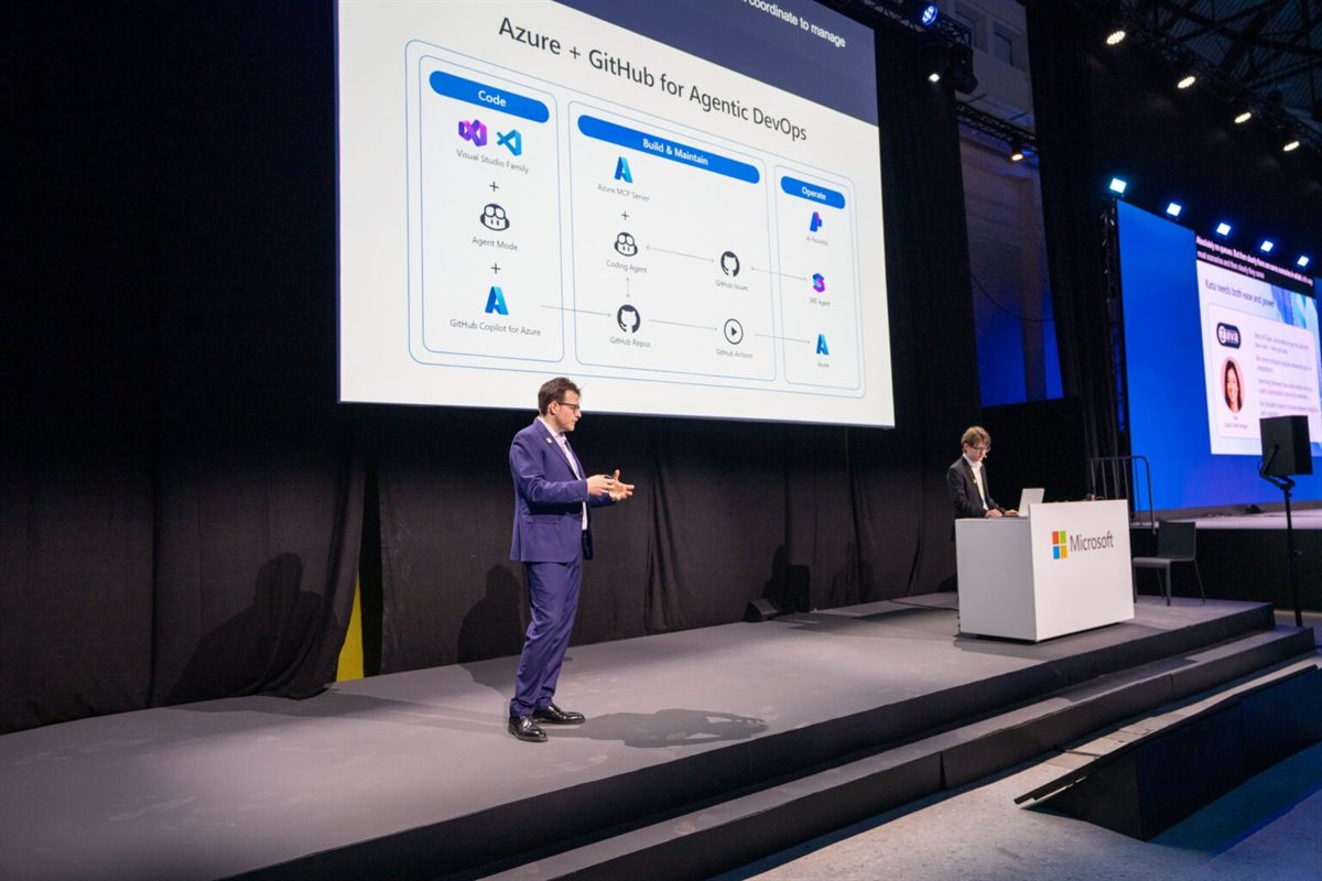 Tommaso Sacco speaking at a Microsoft event